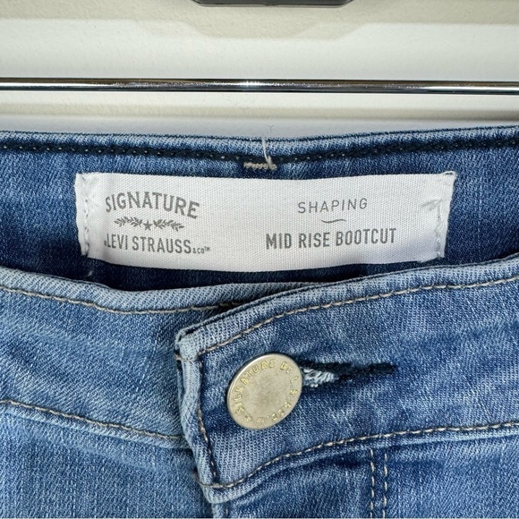 Levi's Mid Rise Boot Cut Medium Wash denim jeans fray raw hem - Picture 3 of 5